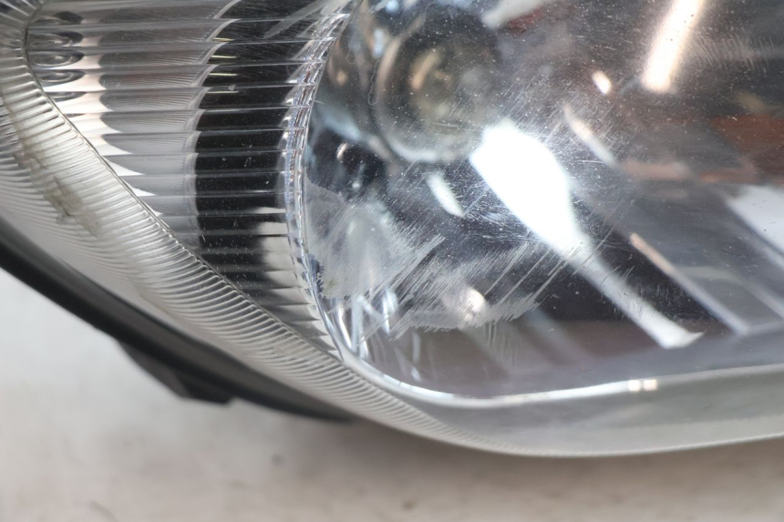 photo de FARO DELANTERO DERECHA SUZUKI BURGMAN EXECUTIVE ABS 650 (2006 - 2012) - Detalle de la pieza