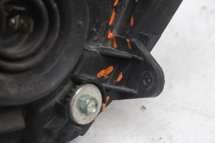 photo de FARO DELANTERO DERECHA SUZUKI BURGMAN EXECUTIVE ABS 650 (2006 - 2012) - Características distintivas