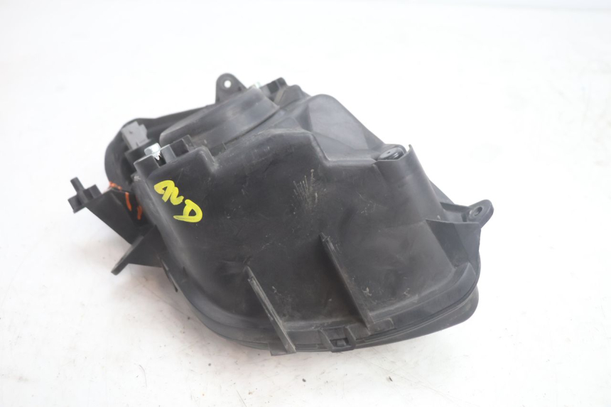photo de FARO DELANTERO DERECHA SUZUKI BURGMAN EXECUTIVE ABS 650 (2006 - 2012) - Primer plano de alta resolución