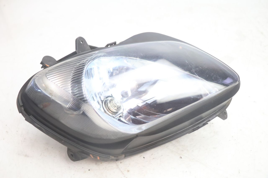 photo de FARO DELANTERO DERECHA SUZUKI BURGMAN EXECUTIVE ABS 650 (2006 - 2012) - Primer plano técnico