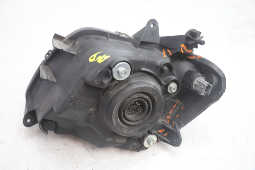 photo de FARO DELANTERO DERECHA SUZUKI BURGMAN EXECUTIVE ABS 650 (2006 - 2012) - Detalles de los puntos de fijación