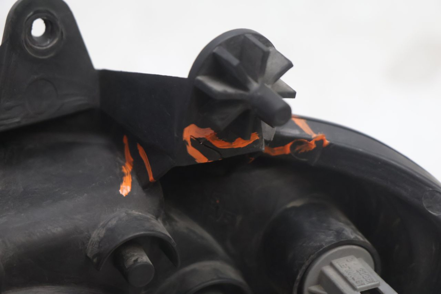 photo de FARO DELANTERO DERECHA SUZUKI BURGMAN EXECUTIVE ABS 650 (2006 - 2012) - Recambio usado revisado