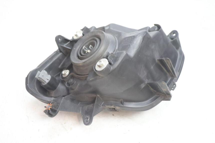 photo de FARO DELANTERO DERECHA SUZUKI BURGMAN EXECUTIVE ABS 650 (2006 - 2012) - Detalles de los puntos de fijación