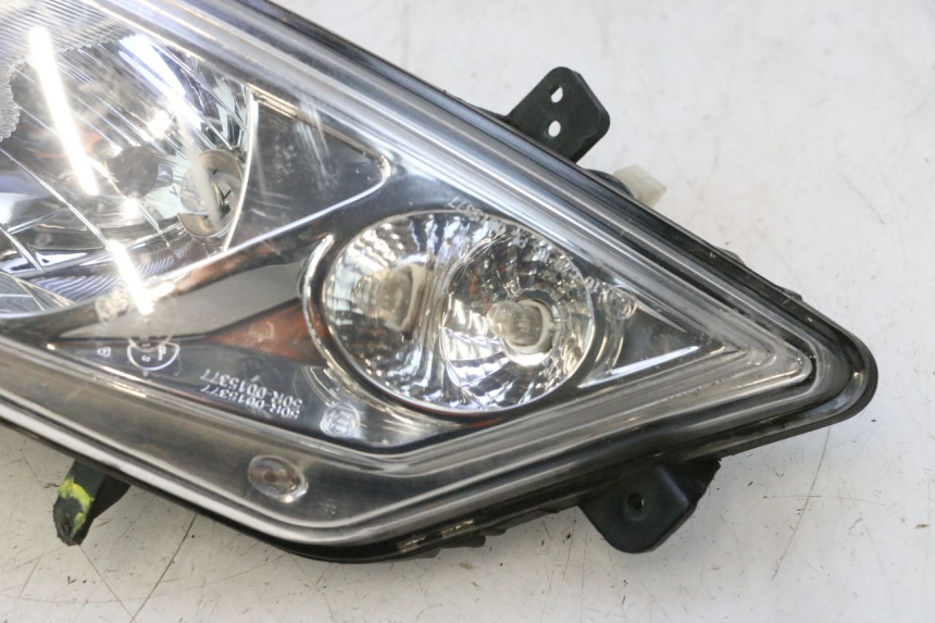 photo de FARO DELANTERO DERECHA PEUGEOT CITYSTAR 2T 50 (2018 - 2021) - Estado de la superficie y material