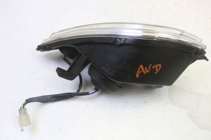 photo de FARO DELANTERO DERECHO PEUGEOT CITYSTAR 50 (2013 - 2017) - Primer plano técnico