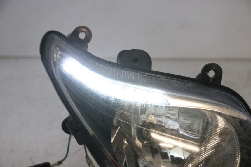 photo de FARO DELANTERO DERECHA SYM GTS EVO 125 (2009 - 2013) - Características distintivas