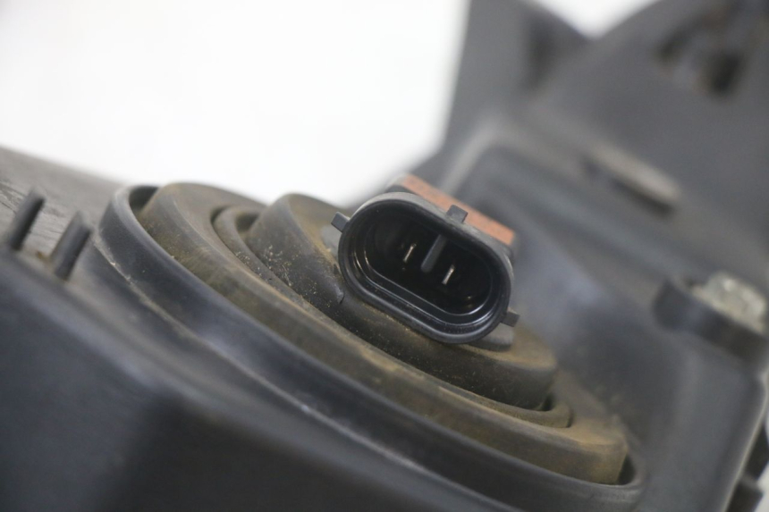 photo de FARO DELANTERO DERECHA PEUGEOT SPEEDFIGHT 3 LC 2T 50 (2009 - 2015) - Detalles de los puntos de fijación