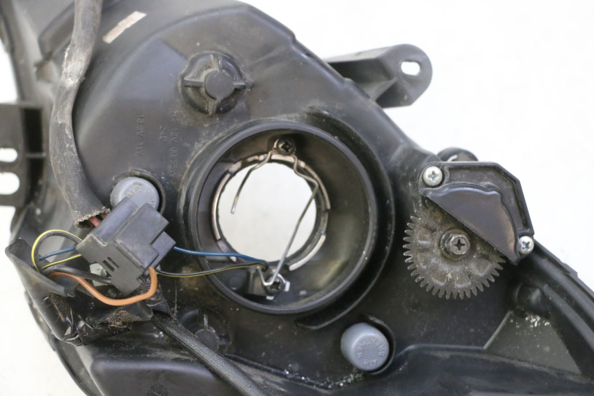 photo de FARO DELANTERO DERECHA PEUGEOT SATELIS 125 (2013 - 2018) - Primer plano técnico