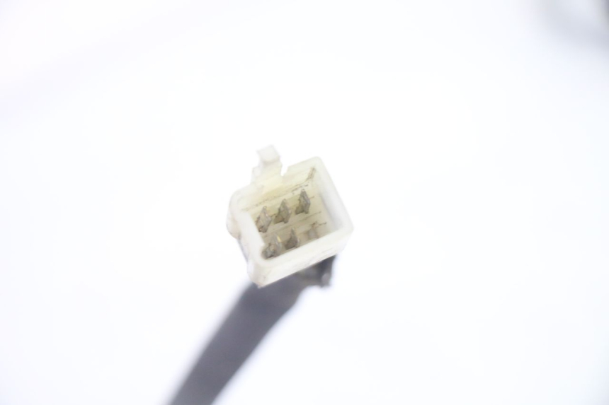 photo de FARO DELANTERO DERECHO PEUGEOT SATELIS 125 (2010 - 2012) - Estado de la superficie y material