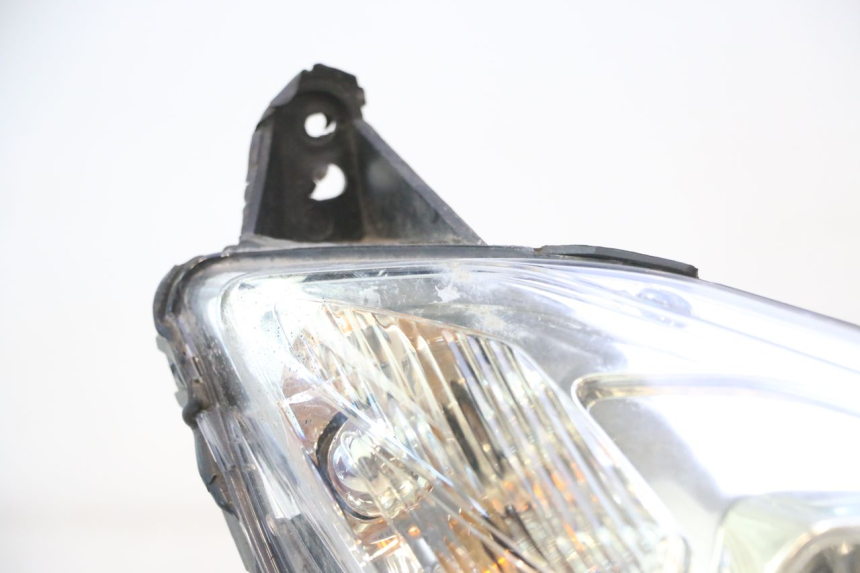 photo de FARO DELANTERO DERECHA PEUGEOT SATELIS 125 (2013 - 2018) - Características distintivas