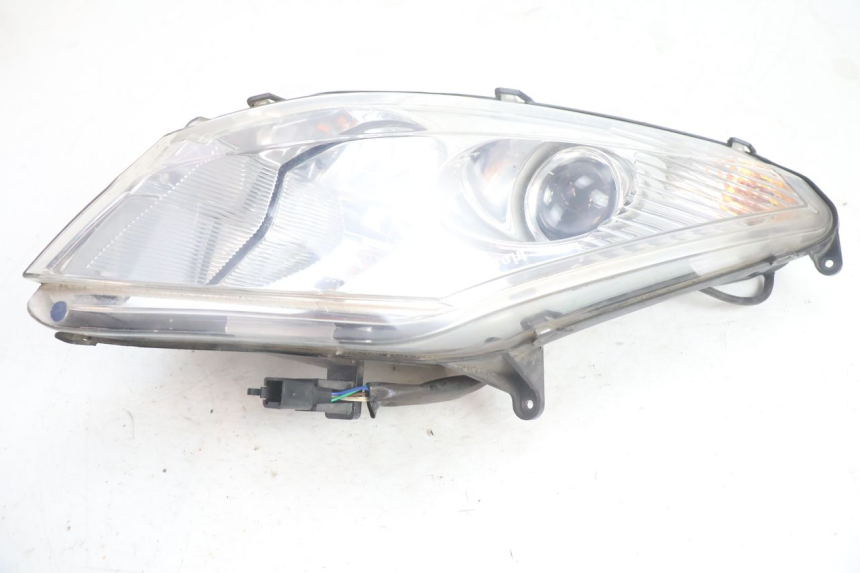 photo de FARO DELANTERO DERECHO PEUGEOT SATELIS 125 (2006 - 2009) - Primer plano técnico
