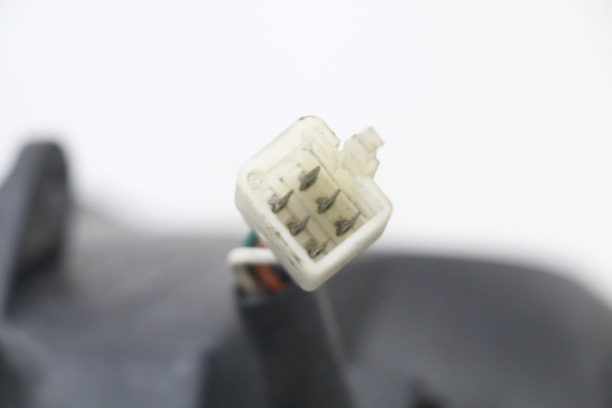 photo de FARO DELANTERO PEUGEOT ELYSTAR 50 (2002 - 2014) - Detalles de los puntos de fijación