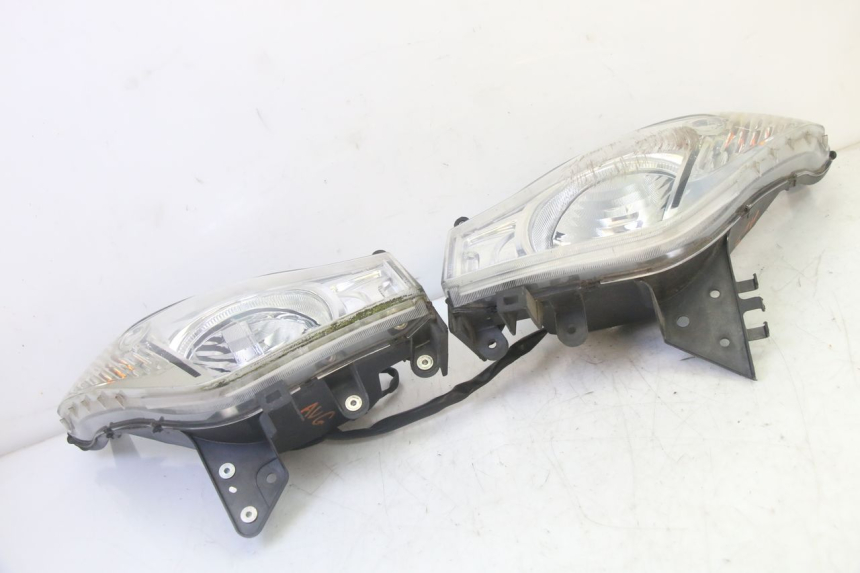 photo de FARO DELANTERO HONDA FES S-WING SWING ABS 125 (2007 - 2015) - Primer plano técnico