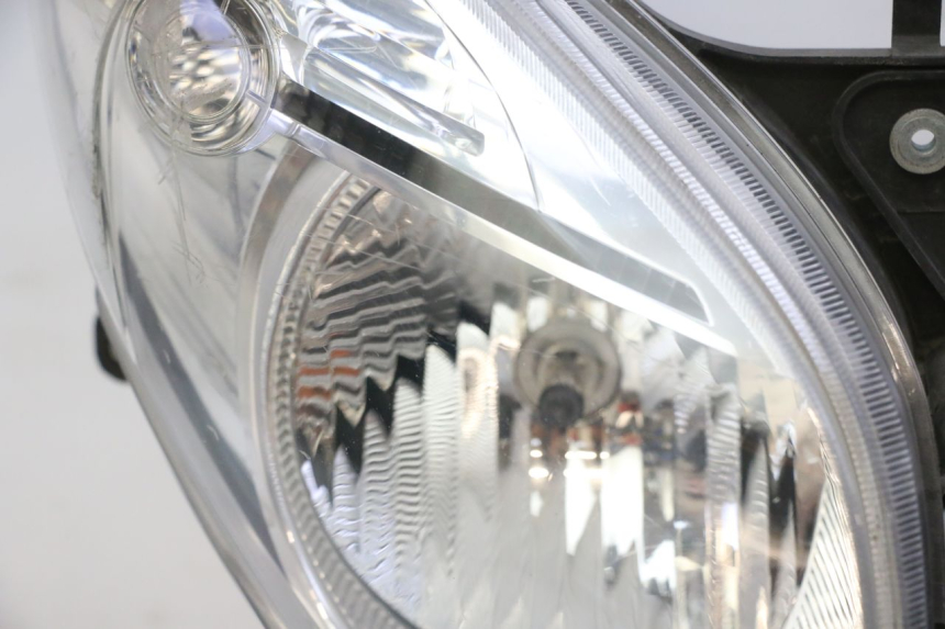 photo de FARO DELANTERO HONDA FES S-WING SWING ABS 125 (2007 - 2015) - Primer plano de alta resolución