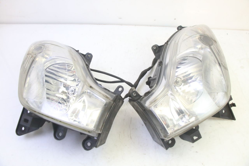 photo de FARO DELANTERO HONDA FES S-WING SWING ABS 125 (2007 - 2015) - Primer plano técnico