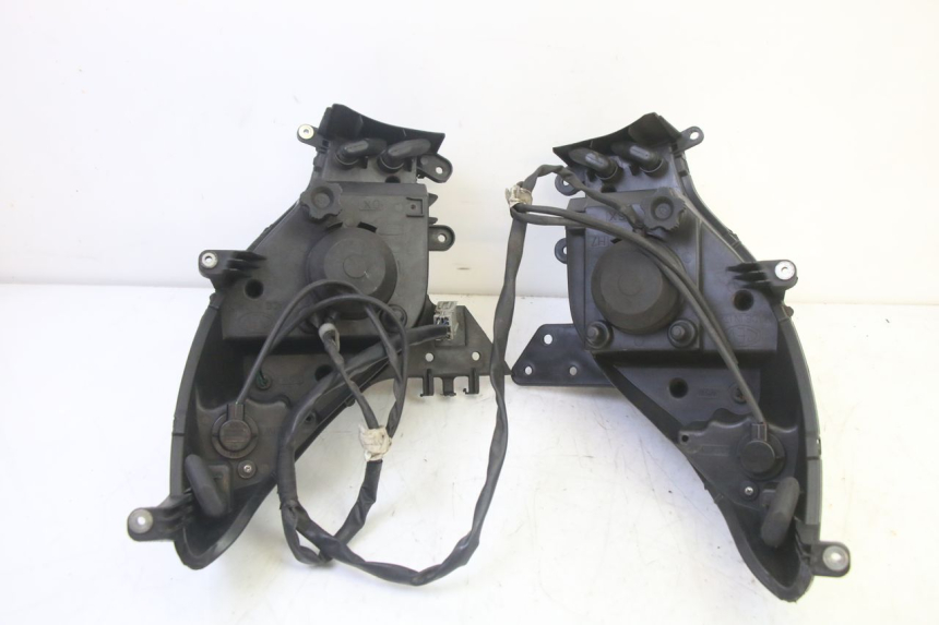 photo de FARO DELANTERO HONDA FES S-WING SWING ABS 125 (2007 - 2015) - Detalles de los puntos de fijación