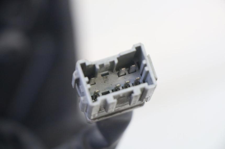 photo de FARO DELANTERO HONDA FES S-WING SWING ABS 125 (2007 - 2015) - Primer plano de alta resolución