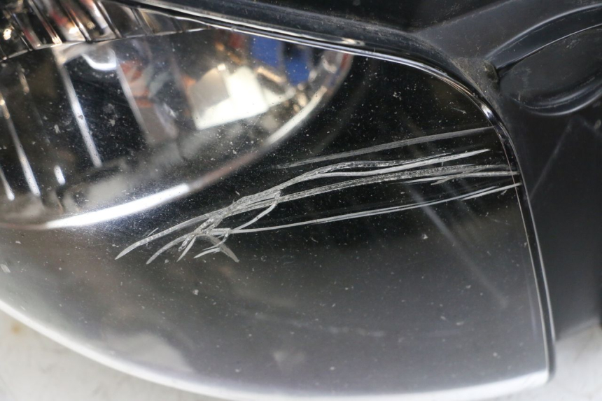 photo de FARO DELANTERO YAMAHA FJR ABS 1300 (2006 - 2012) - Estado de la superficie y material