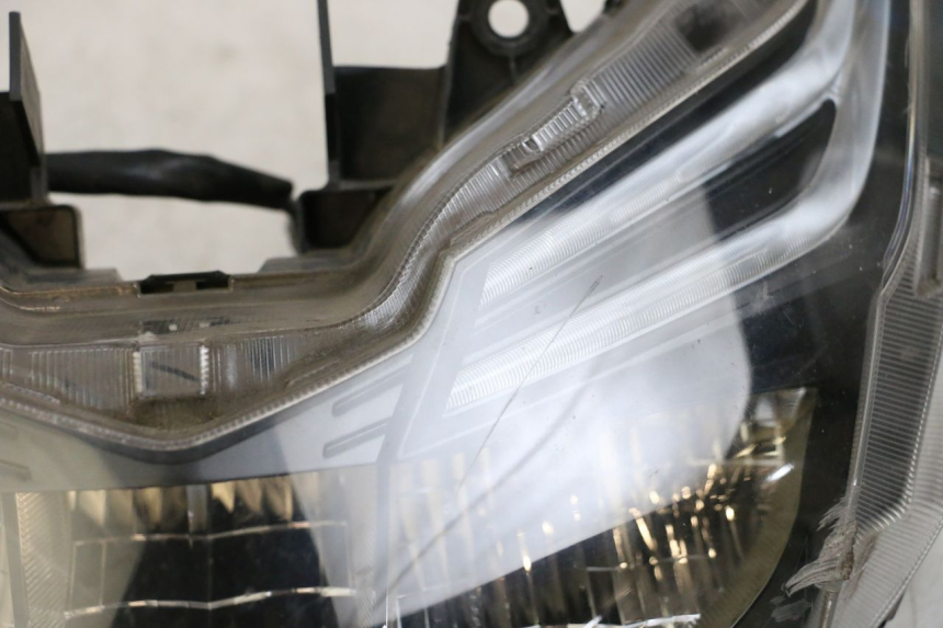 photo de FARO DELANTERO HONDA FORZA 125 (2015 - 2016) - Primer plano técnico