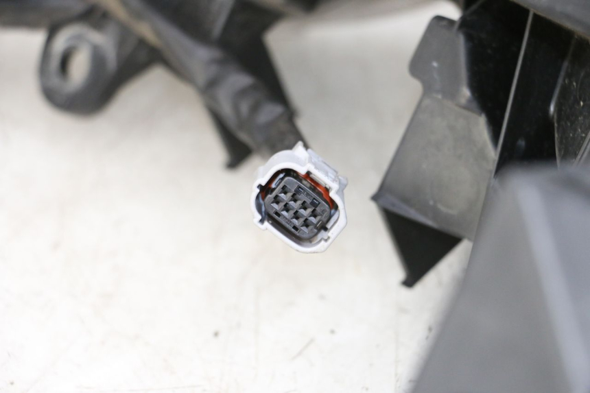 photo de FARO DELANTERO HONDA FORZA 125 (2015 - 2016) - Estado de la superficie y material