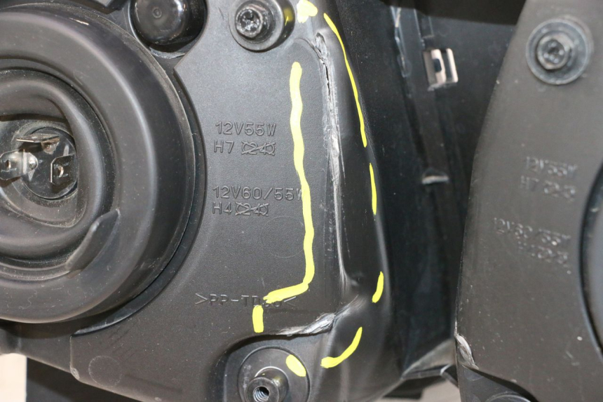 photo de FARO DELANTERO YAMAHA FZ8 800 (2010 - 2016) - Perfil de la pieza de repuesto