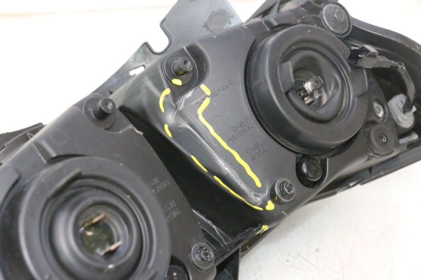 photo de FARO DELANTERO YAMAHA FZ8 800 (2010 - 2016) - Zoom estado de uso