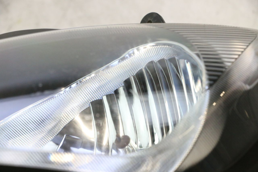 photo de FARO DELANTERO IZQUIERDA SUZUKI BURGMAN EXECUTIVE ABS 650 (2006 - 2012) - Detalle de la pieza
