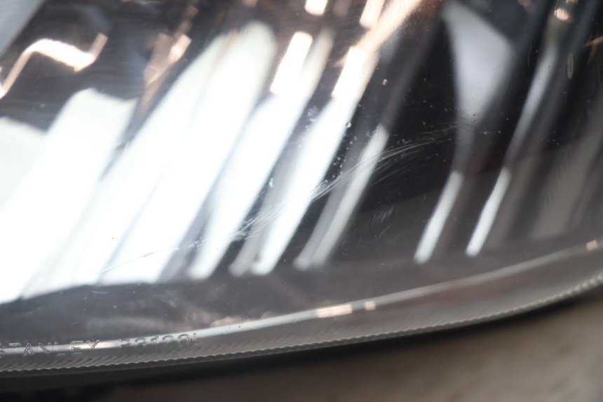 photo de FARO DELANTERO IZQUIERDA SUZUKI BURGMAN EXECUTIVE ABS 650 (2006 - 2012) - Zoom estado de uso