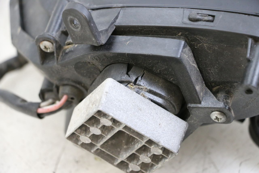 photo de FARO DELANTERO IZQUIERDA NECO GPX LC 2T 50 (2014 - 2018) - Detalles de los puntos de fijación