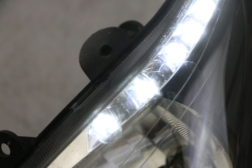 photo de FARO DELANTERO IZQUIERDA SYM GTS EVO 125 (2009 - 2013) - Detalle de la pieza