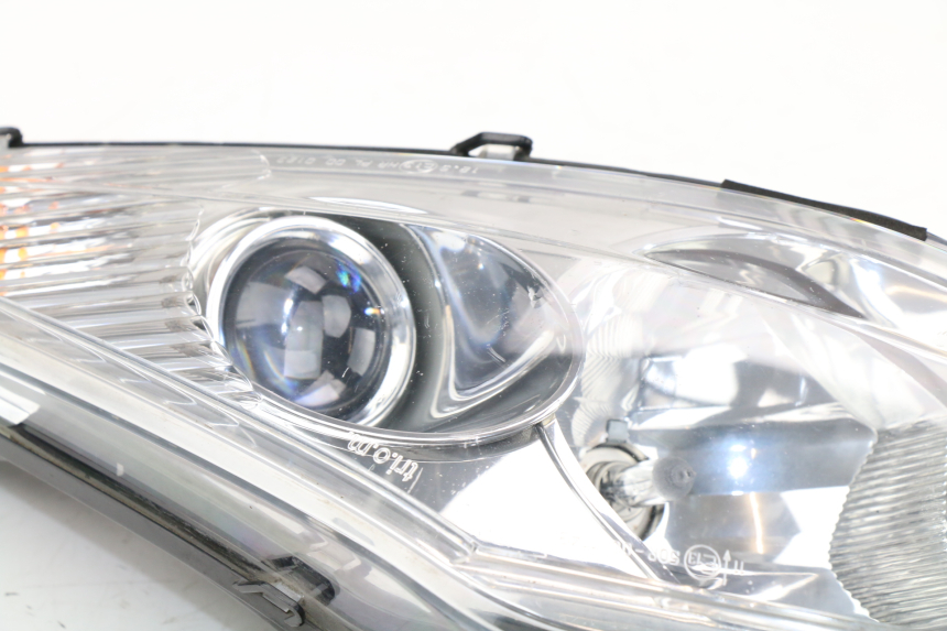 photo de FARO DELANTERO IZQUIERDA PEUGEOT SATELIS COMPRESSOR K15 125 (2006 - 2009) - Ángulo de visión alternativo