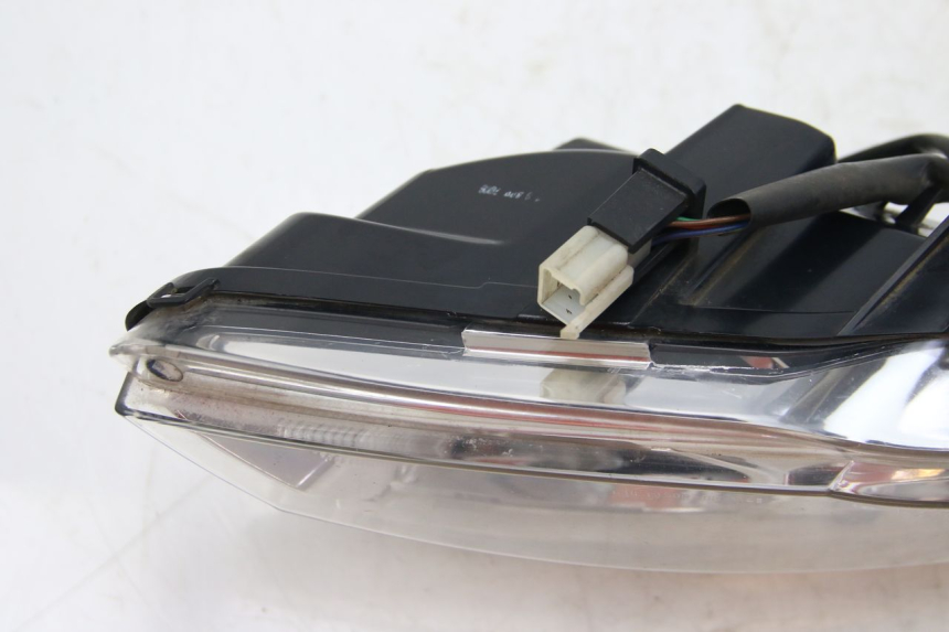 photo de FARO DELANTERO IZQUIERDO PEUGEOT SATELIS 125 (2006 - 2009) - Otra vista del artículo