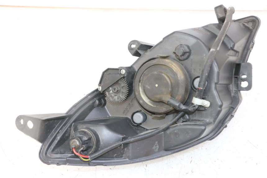 photo de FARO DELANTERO IZQUIERDA PEUGEOT SATELIS 125 (2013 - 2018) - Otra perspectiva