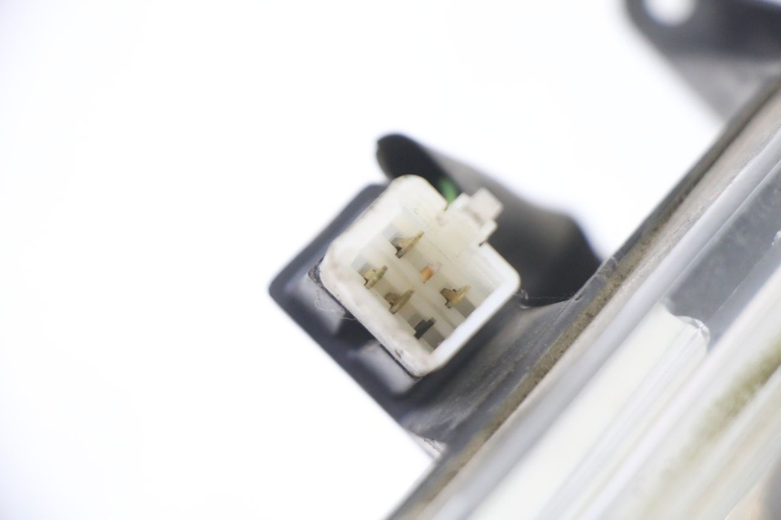 photo de FARO DELANTERO IZQUIERDA PEUGEOT SATELIS 250 (2006 - 2012) - Estado de la superficie y material