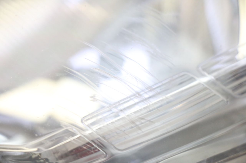 photo de FARO DELANTERO IZQUIERDA PEUGEOT SATELIS 125 (2010 - 2012) - Primer plano técnico