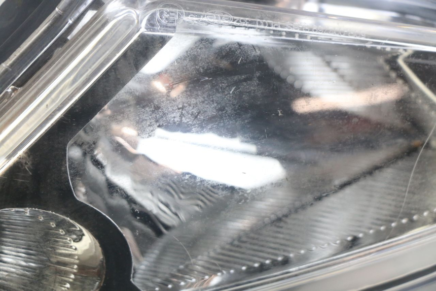 photo de FARO DELANTERO IZQUIERDO PEUGEOT SPEEDFIGHT 3 AIR 50 (2009 - 2015) - Otra perspectiva