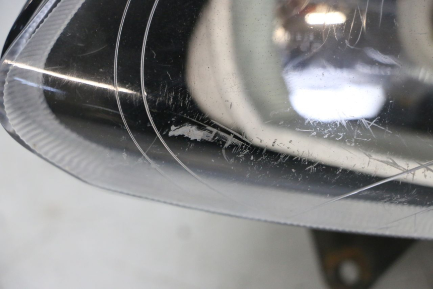 photo de FARO DELANTERO IZQUIERDA YAMAHA TZR 50 (2008 - 2016) - Marcados y referencias originales