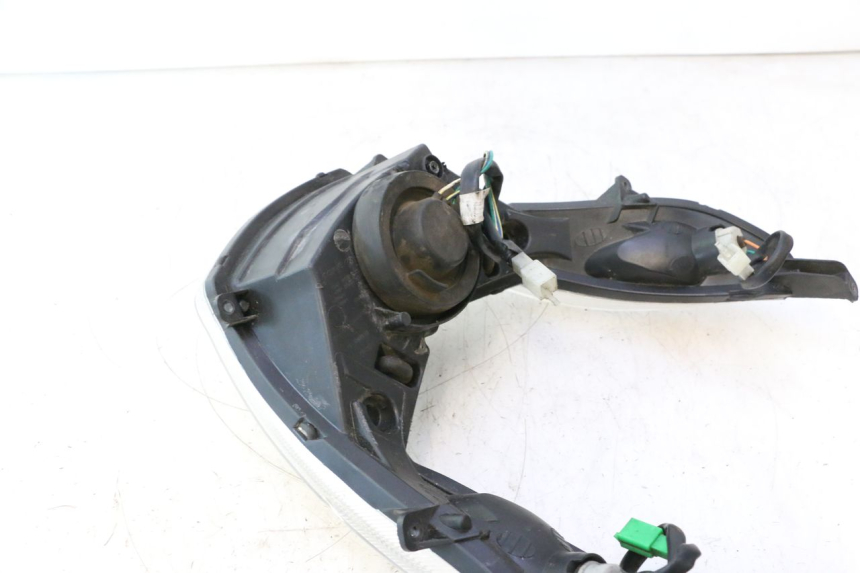 photo de FARO DELANTERO PEUGEOT KISBEE 2T 50 (2010 - 2017) - Características distintivas