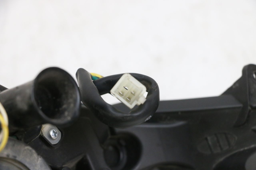 photo de FARO DELANTERO PEUGEOT KISBEE 4T 50 (2010 - 2017) - Detalle de la pieza