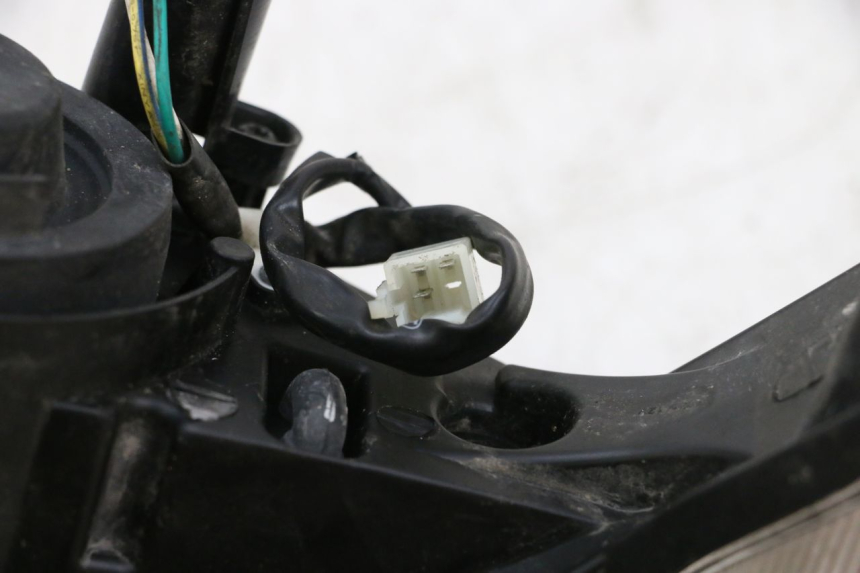 photo de FARO DELANTERO PEUGEOT KISBEE 4T 50 (2010 - 2017) - Detalle de la pieza