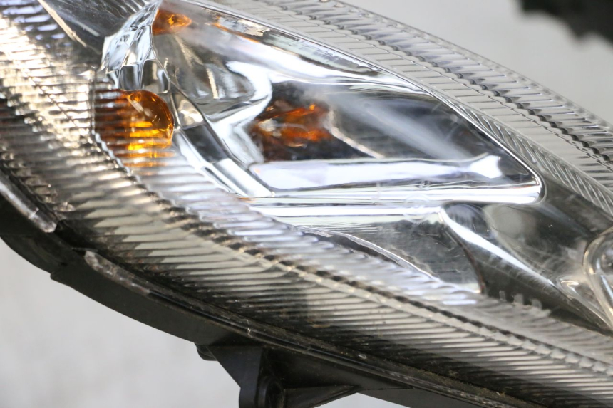 photo de FARO DELANTERO PEUGEOT KISBEE 4T 50 (2018 - 2022) - Primer plano de alta resolución