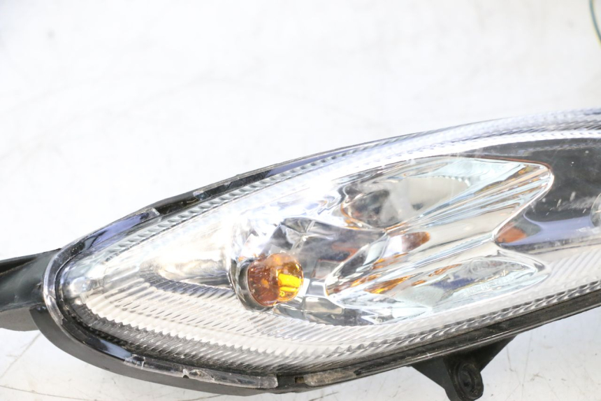 photo de FARO DELANTERO PEUGEOT KISBEE 4T 50 (2018 - 2022) - Enfoque en la estructura