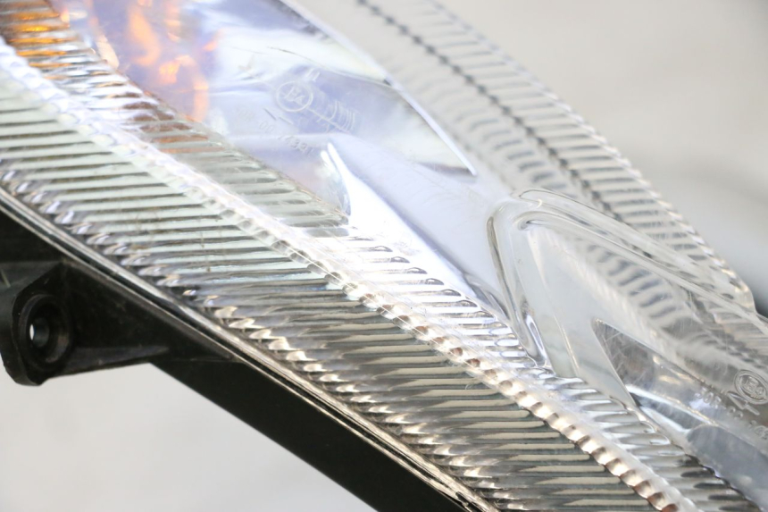 photo de FARO DELANTERO PEUGEOT KISBEE 4T 50 (2018 - 2022) - Estado de la superficie y material