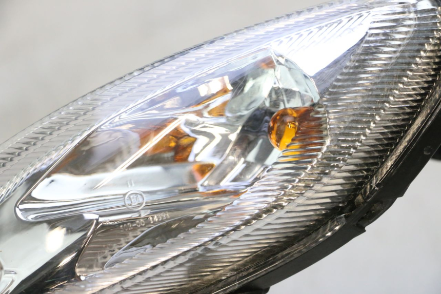 photo de FARO DELANTERO PEUGEOT KISBEE 4T 50 (2018 - 2022) - Marcados y referencias originales