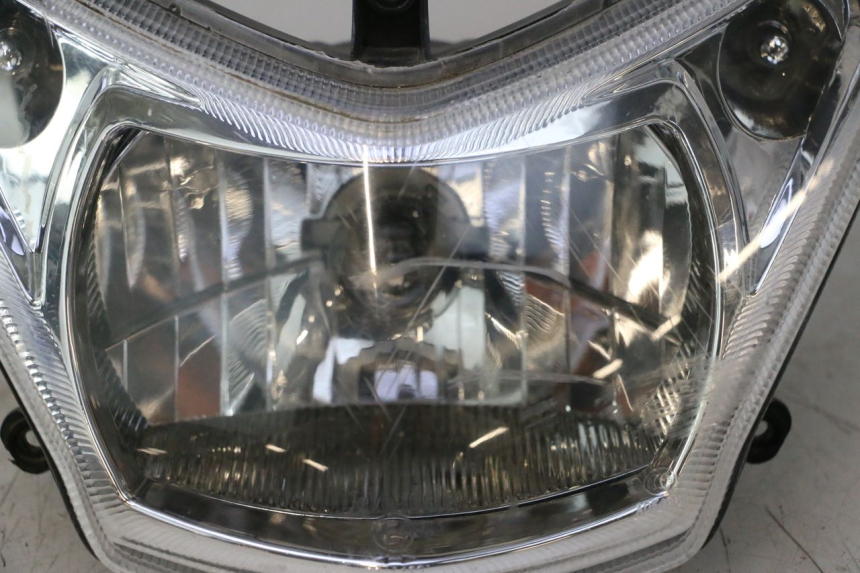 photo de FARO DELANTERO PEUGEOT KISBEE 4T 50 (2010 - 2017) - Primer plano de alta resolución