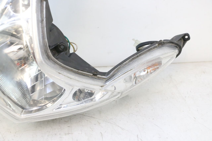 photo de FARO DELANTERO PEUGEOT KISBEE 4T 50 (2018 - 2022) - Detalle de la pieza