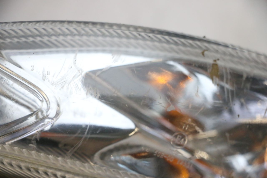 photo de FARO DELANTERO PEUGEOT KISBEE 4T 50 (2018 - 2022) - Características distintivas