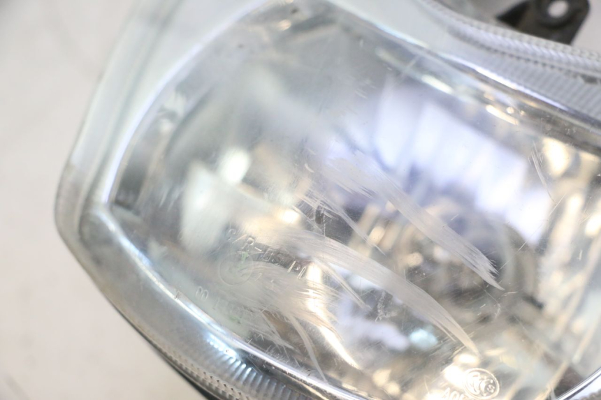 photo de FARO DELANTERO PEUGEOT KISBEE 4T 50 (2018 - 2022) - Primer plano de alta resolución