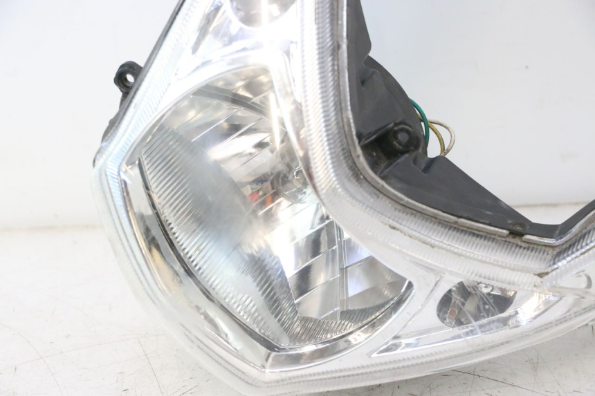 photo de FARO DELANTERO PEUGEOT KISBEE 4T 50 (2018 - 2022) - Otra perspectiva