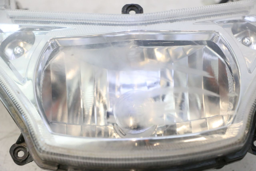 photo de FARO DELANTERO PEUGEOT KISBEE 4T 50 (2018 - 2022) - Otra vista del artículo